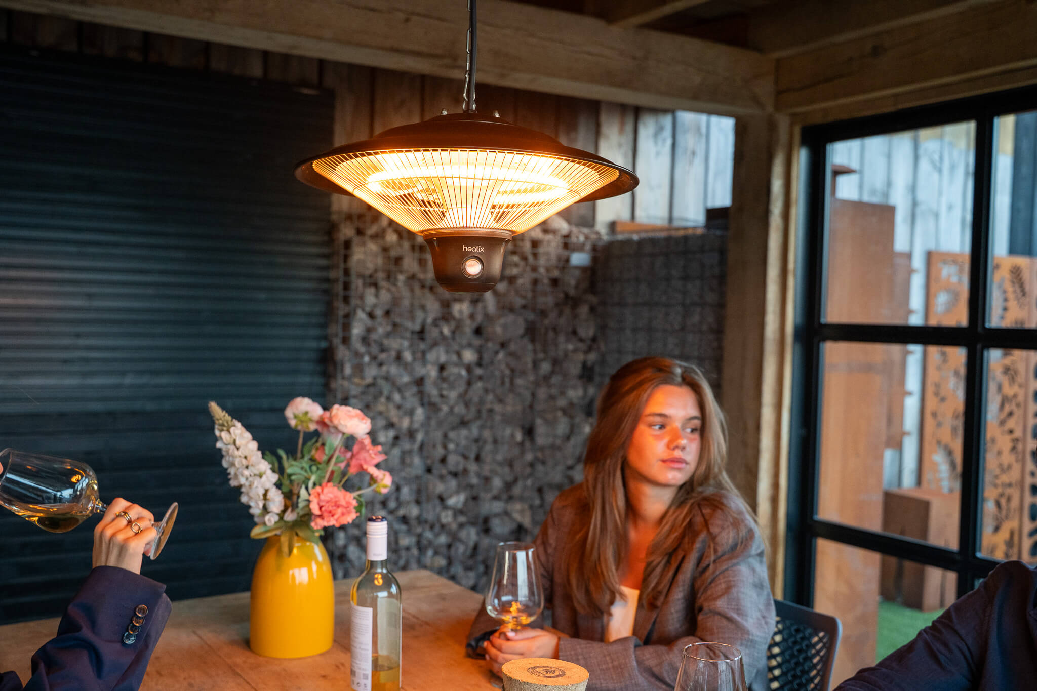 Hängender Heizstrahler 1500 W – Heatix Terrassenheizer